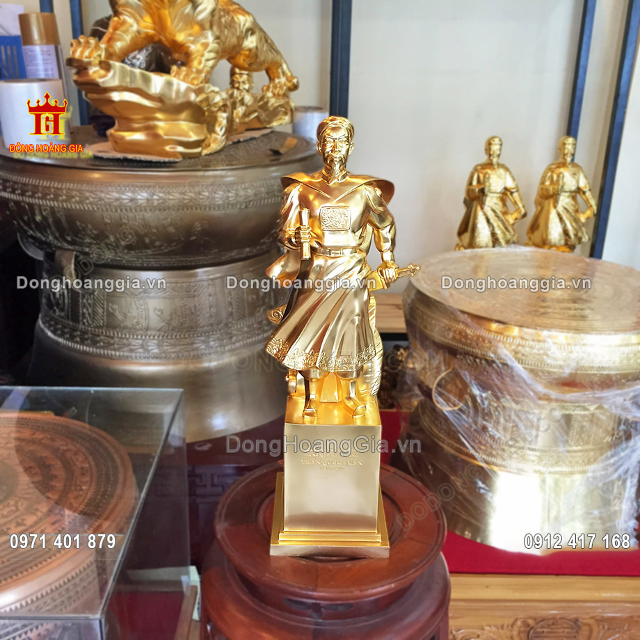 Pho tượng Đồng Trần Hưng Đạo bằng đồng mạ vàng 24K phù hợp để bàn